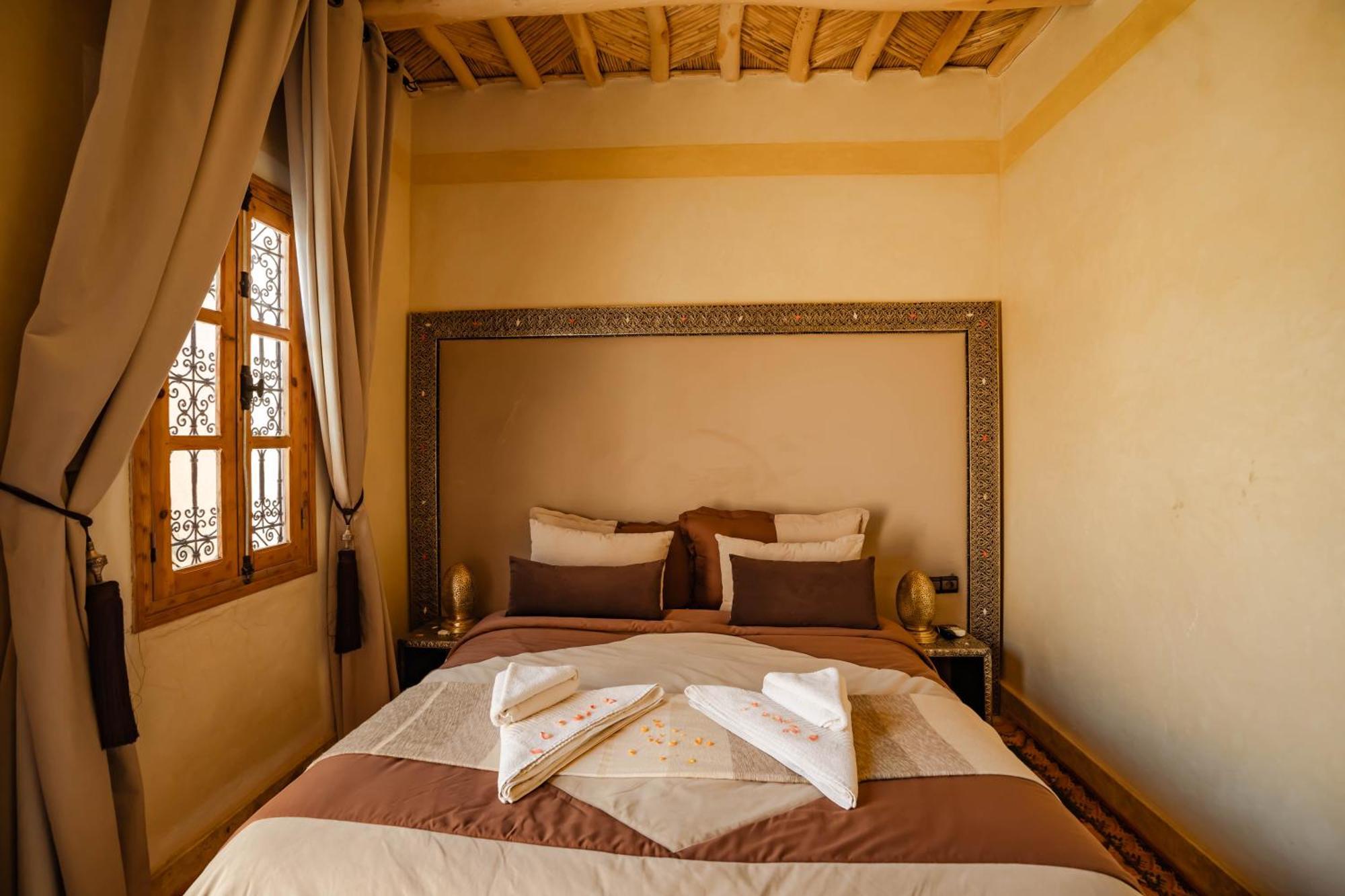 Kasbah Tizzarouine Bed & Breakfast Boumalne Dades Bagian luar foto