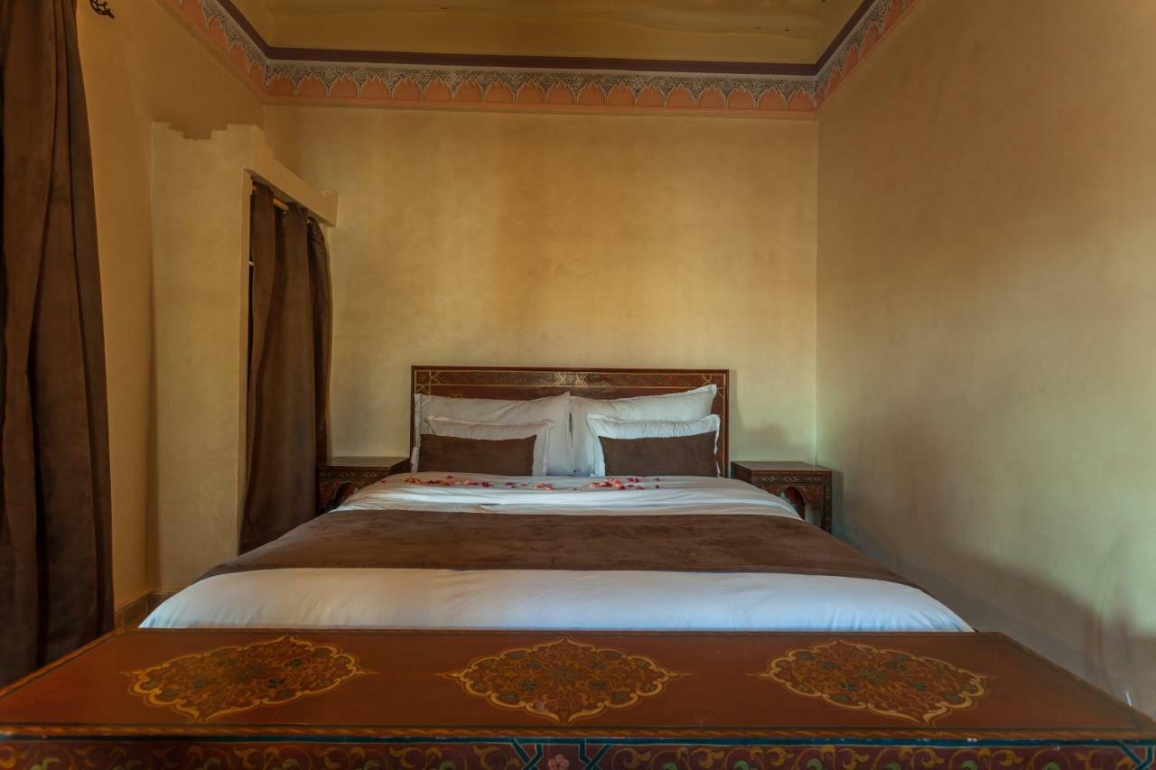 Kasbah Tizzarouine Bed & Breakfast Boumalne Dades Bagian luar foto