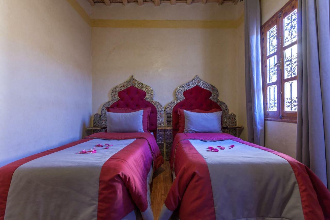 Kasbah Tizzarouine Bed & Breakfast Boumalne Dades Bagian luar foto