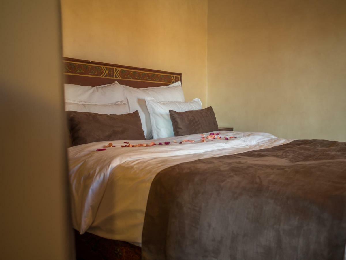 Kasbah Tizzarouine Bed & Breakfast Boumalne Dades Bagian luar foto